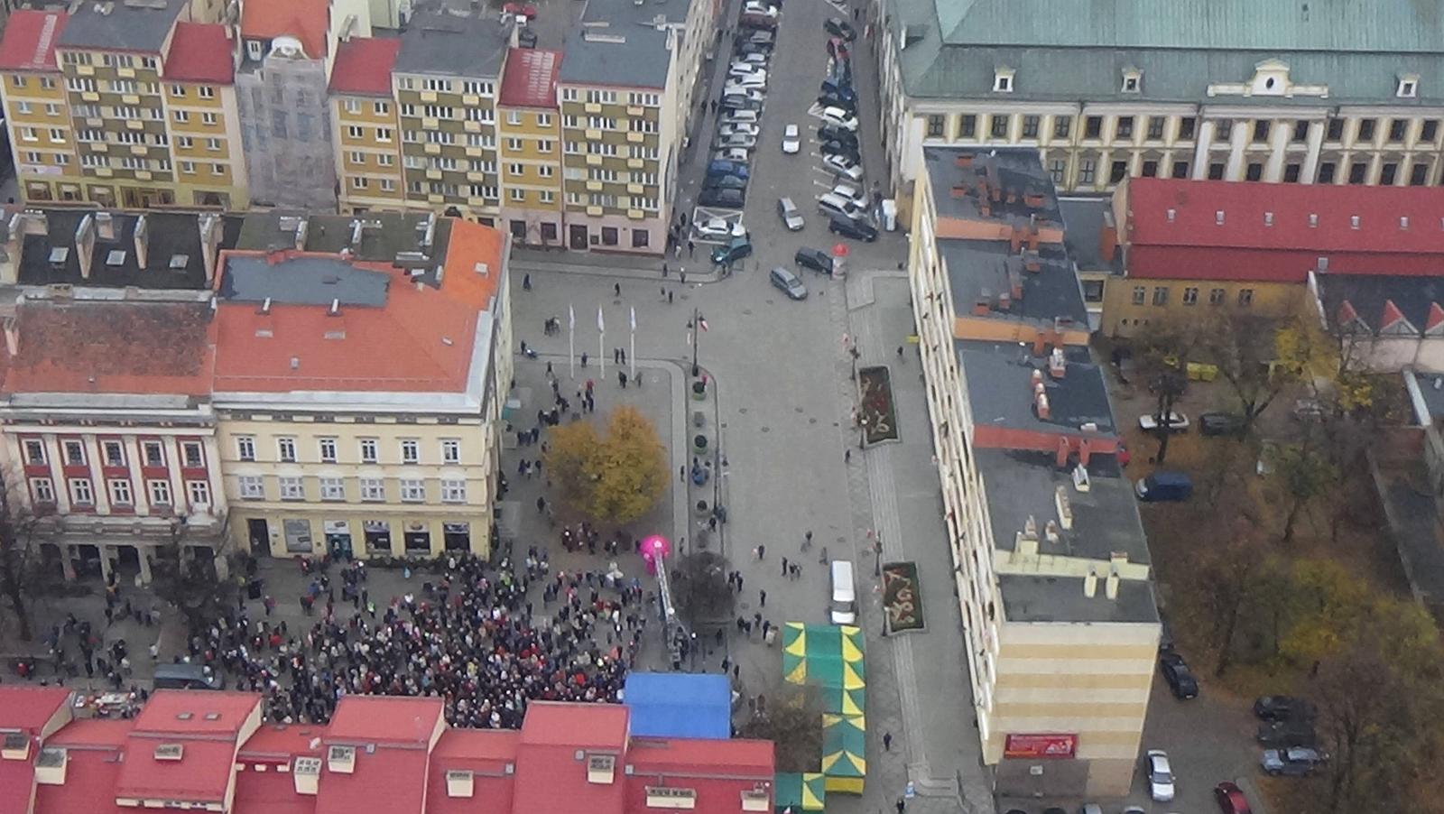 Obchody Święta Niepodległości widziane z motoparalotni AnTonio
