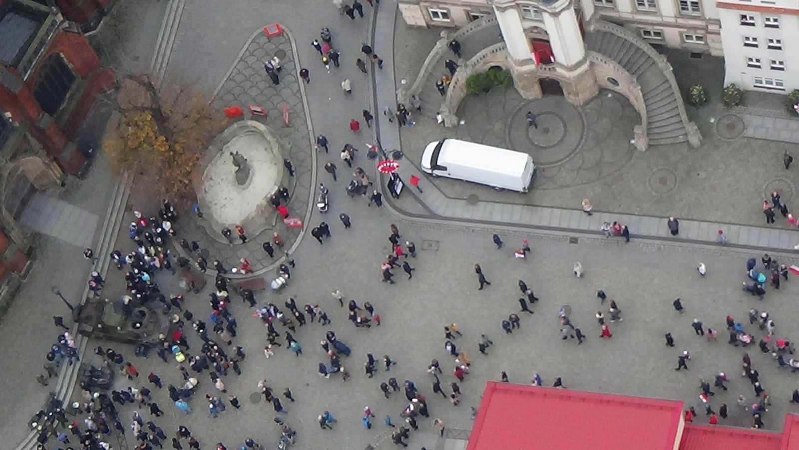 Obchody Święta Niepodległości widziane z motoparalotni AnTonio