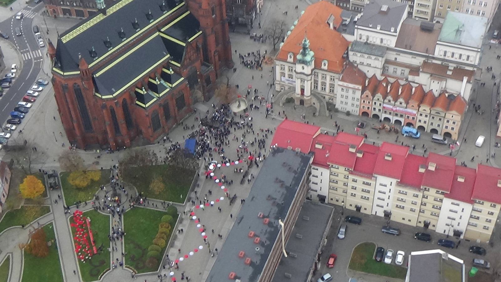 Obchody Święta Niepodległości widziane z motoparalotni AnTonio
