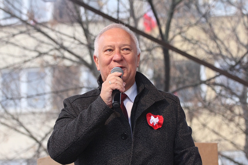 Legniczanie zaśpiewali „Mazurka Dąbrowskiego” w sercu miasta