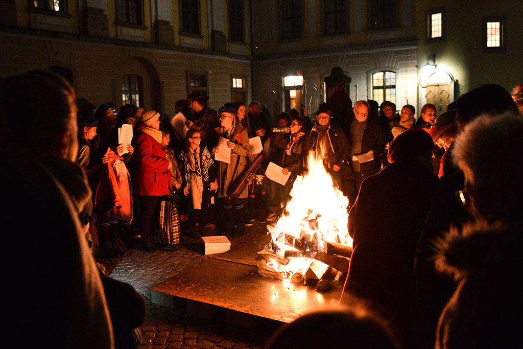 Legniczanie spotkali się i zaśpiewali przy „Ognisku Wiarusa”