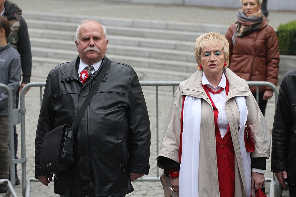Legniczanie zaśpiewali „Mazurka Dąbrowskiego” w sercu miasta