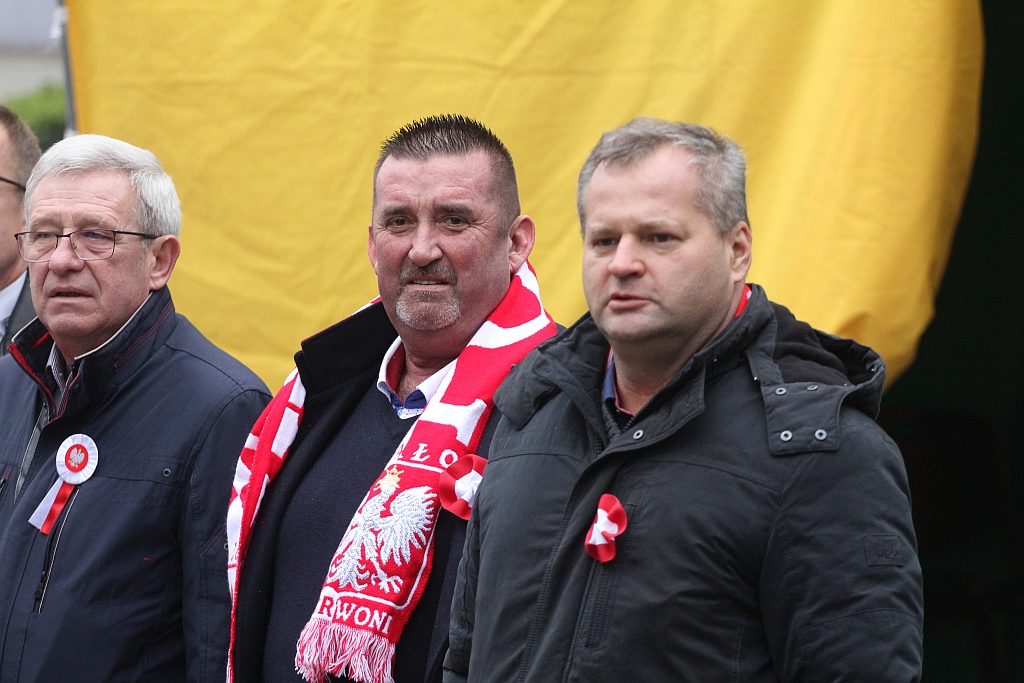 Legniczanie zaśpiewali „Mazurka Dąbrowskiego” w sercu miasta