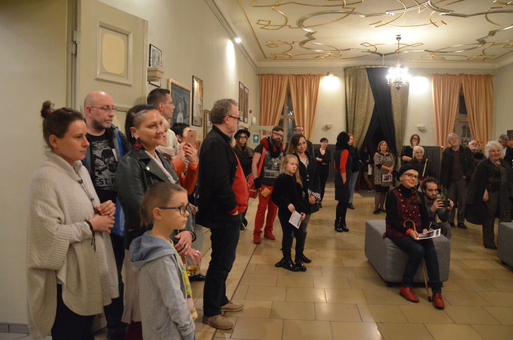 „Anioły są wszędzie” na obrazach Marii Antoniak
