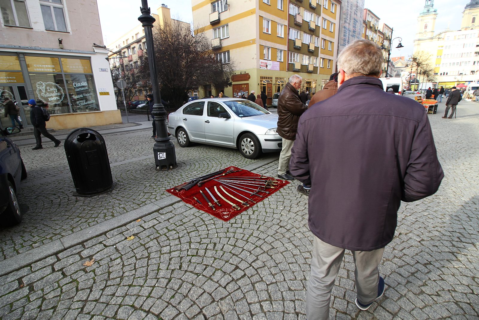 Łańcuch, mydło i powidło - na Rynku królowały starocie