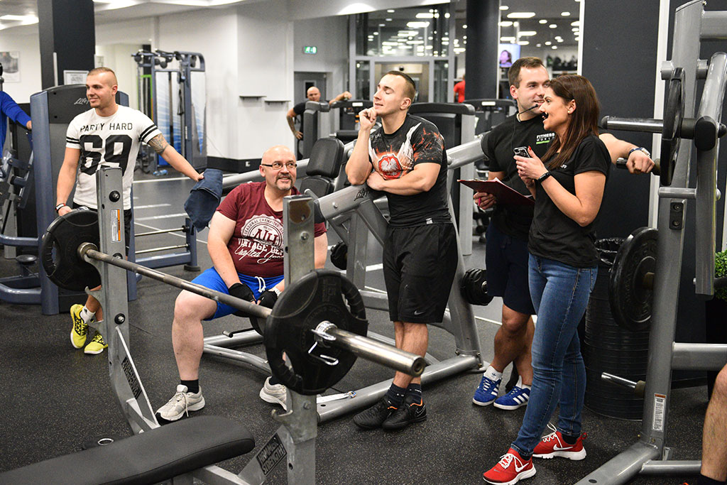 Męska rzecz w Fitness World w Galerii Ferio