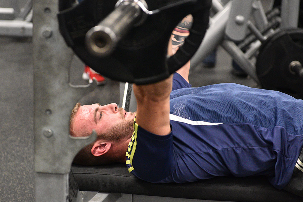 Męska rzecz w Fitness World w Galerii Ferio