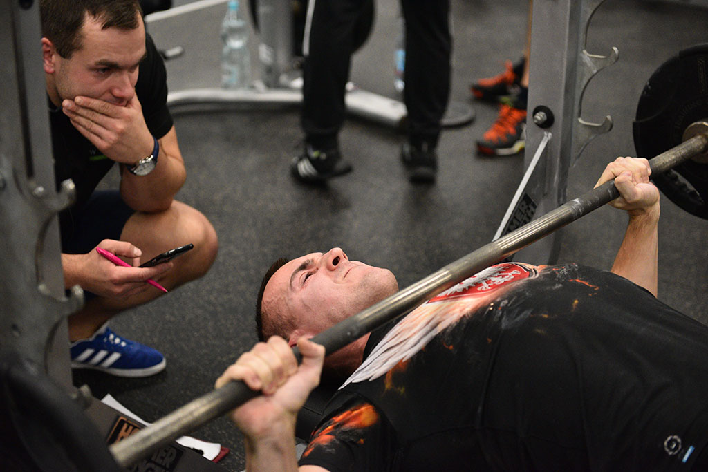 Męska rzecz w Fitness World w Galerii Ferio
