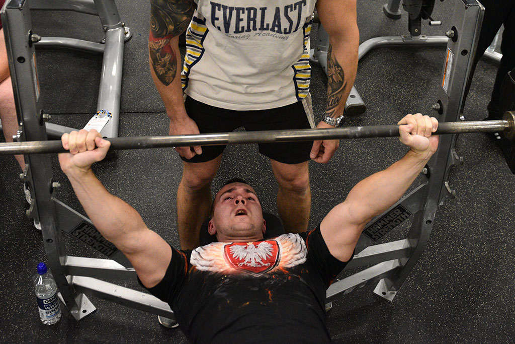 Męska rzecz w Fitness World w Galerii Ferio