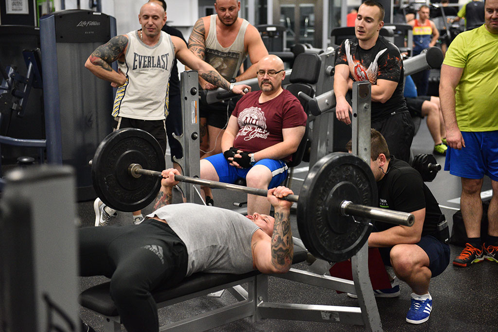 Męska rzecz w Fitness World w Galerii Ferio