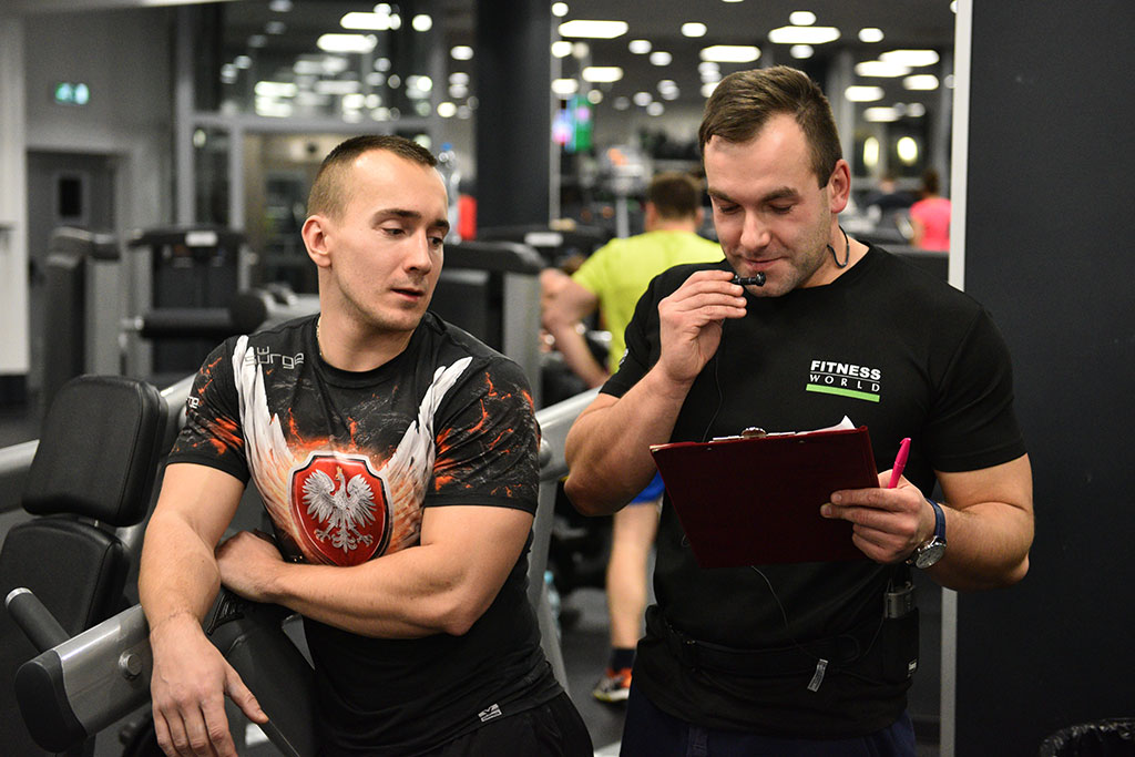 Męska rzecz w Fitness World w Galerii Ferio