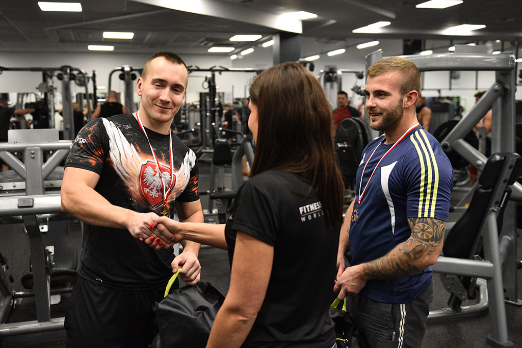 Męska rzecz w Fitness World w Galerii Ferio