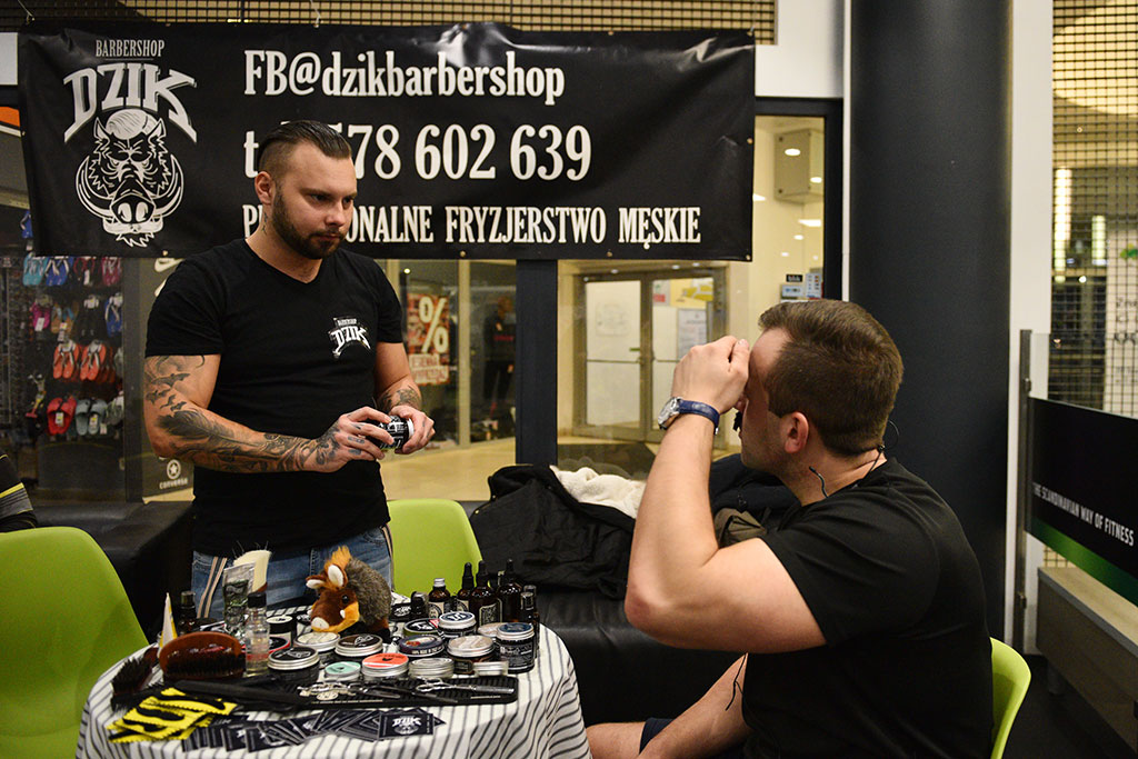 Męska rzecz w Fitness World w Galerii Ferio