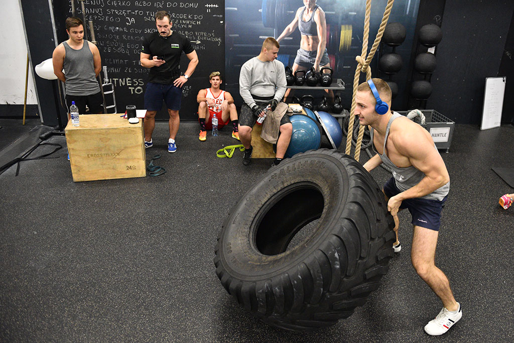 Męska rzecz w Fitness World w Galerii Ferio