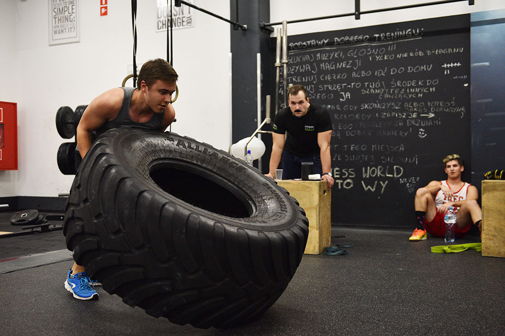 Męska rzecz w Fitness World w Galerii Ferio