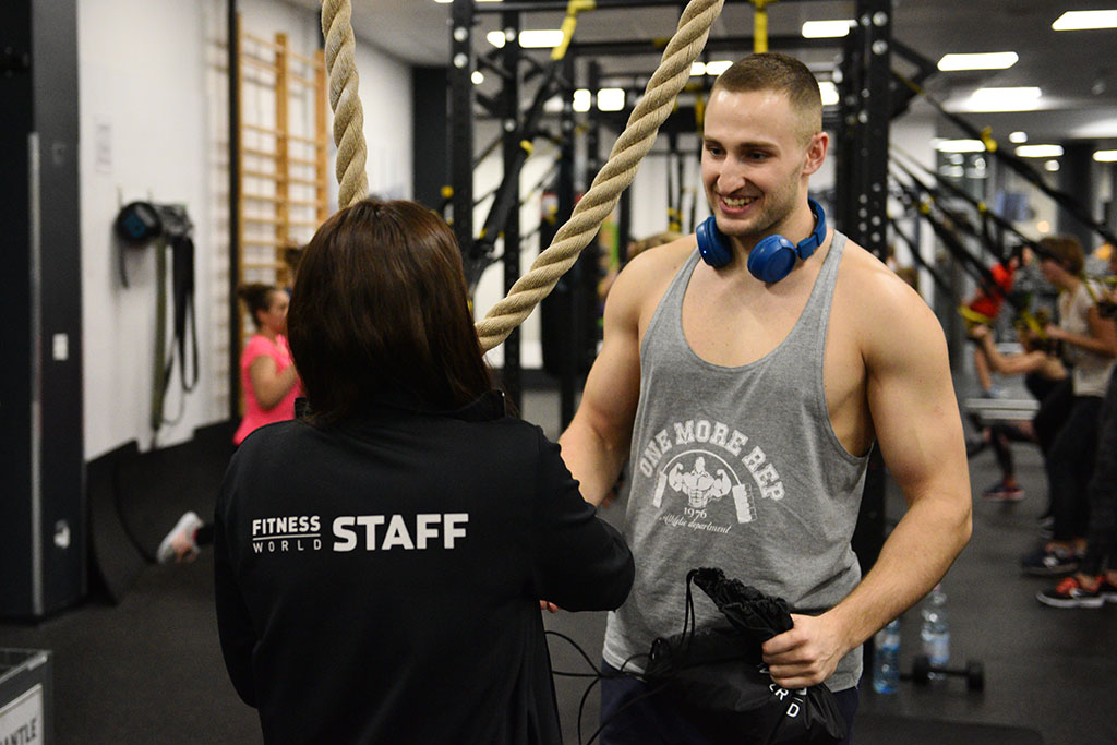 Męska rzecz w Fitness World w Galerii Ferio