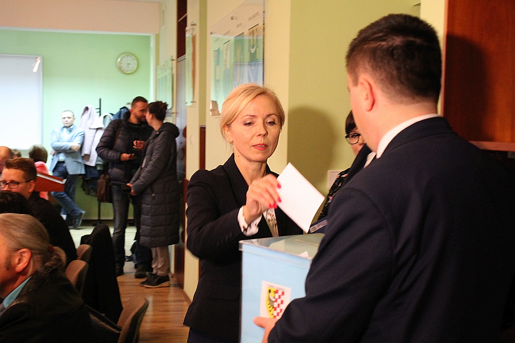 Radni wybrali władze i radę powiatu legnickiego
