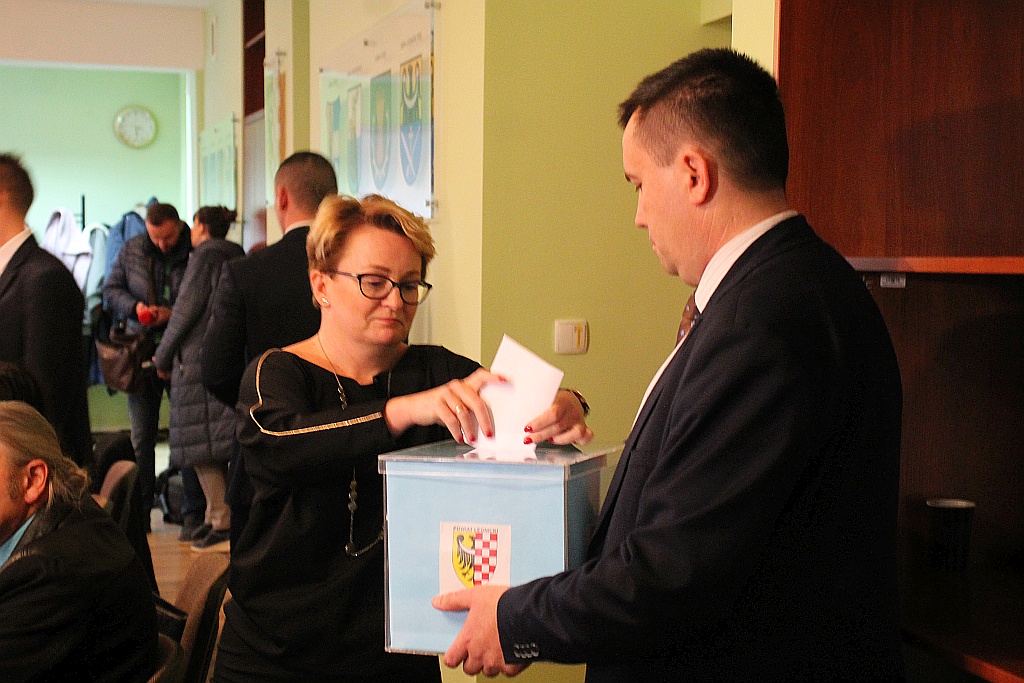 Radni wybrali władze i radę powiatu legnickiego
