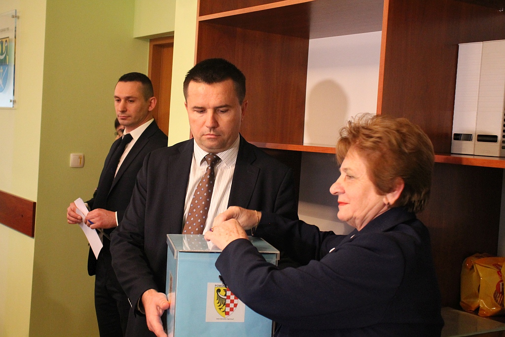 Radni wybrali władze i radę powiatu legnickiego