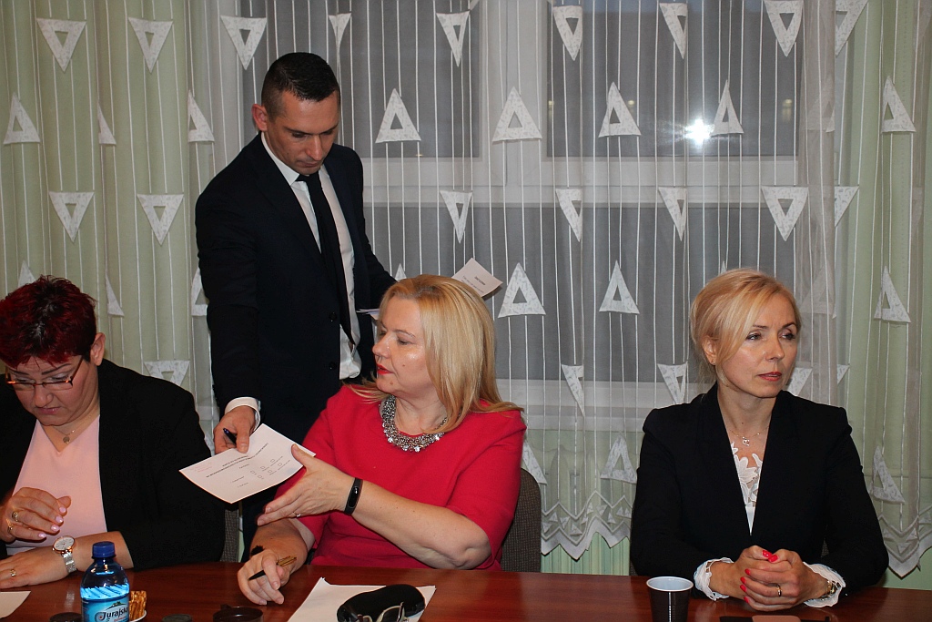 Radni wybrali władze i radę powiatu legnickiego
