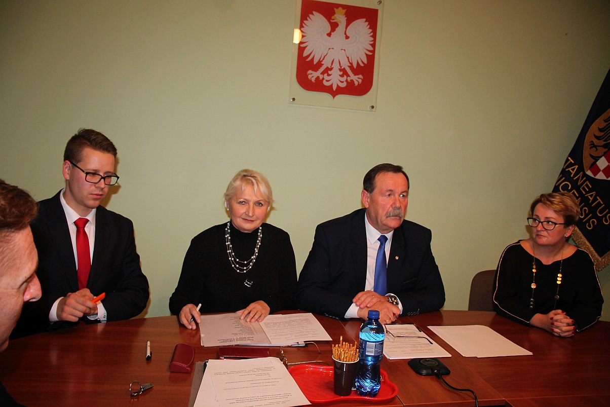 Radni wybrali władze i radę powiatu legnickiego