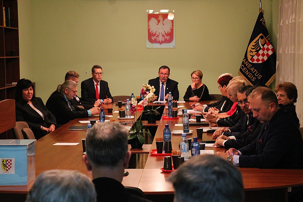 Radni wybrali władze i radę powiatu legnickiego