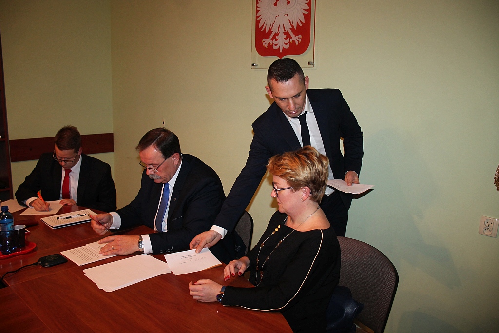 Radni wybrali władze i radę powiatu legnickiego