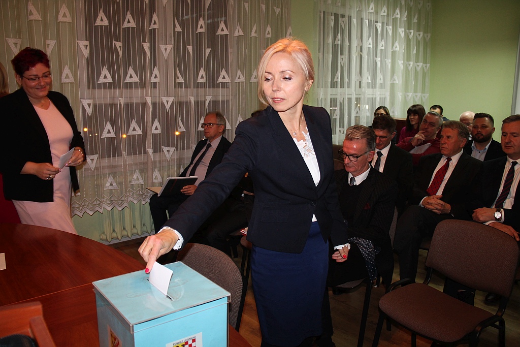 Radni wybrali władze i radę powiatu legnickiego