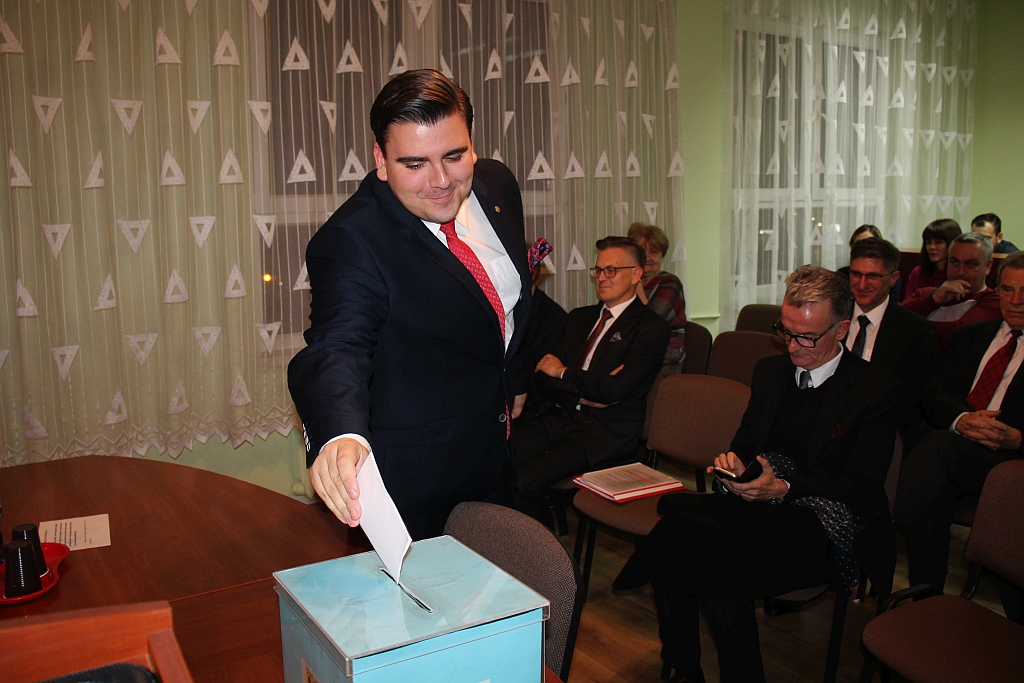 Radni wybrali władze i radę powiatu legnickiego