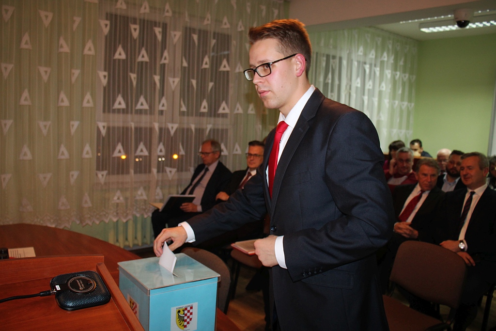Radni wybrali władze i radę powiatu legnickiego