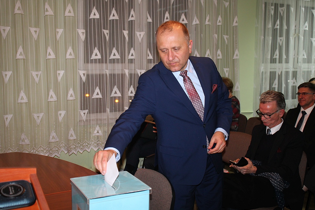 Radni wybrali władze i radę powiatu legnickiego