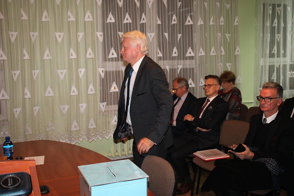 Radni wybrali władze i radę powiatu legnickiego