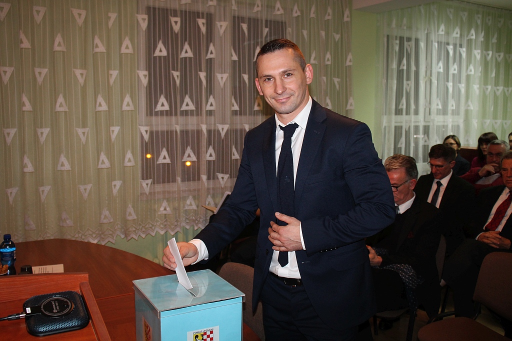 Radni wybrali władze i radę powiatu legnickiego
