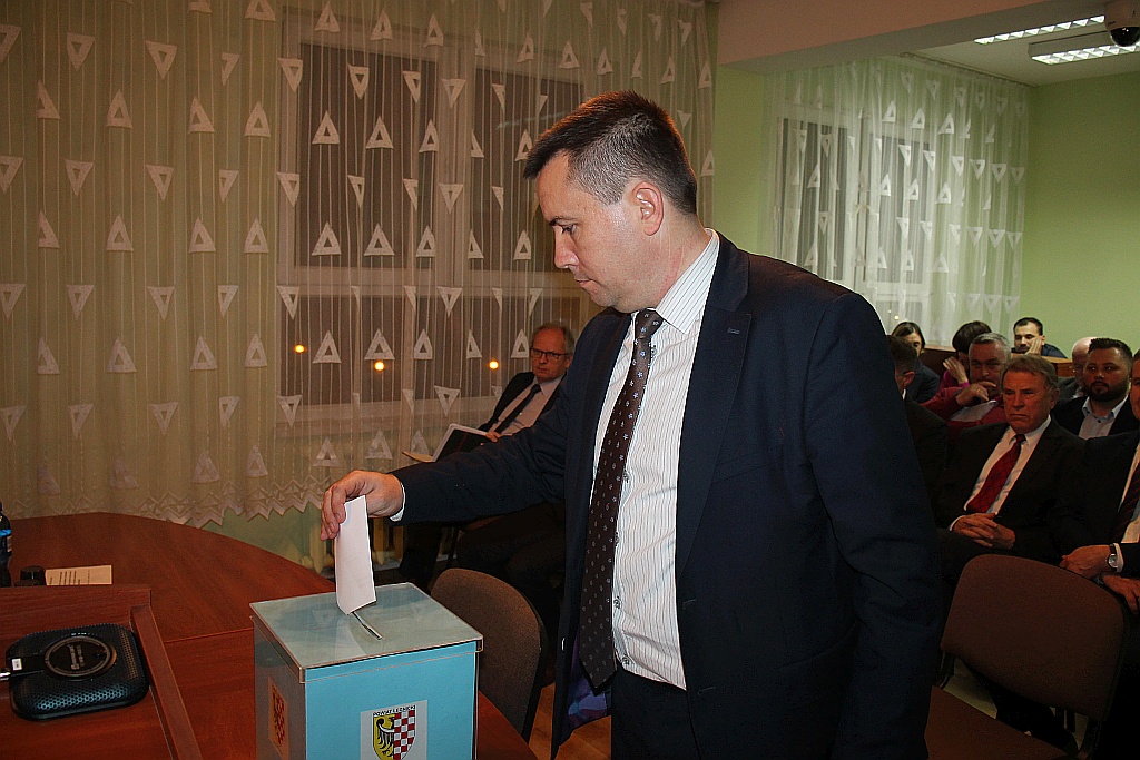 Radni wybrali władze i radę powiatu legnickiego