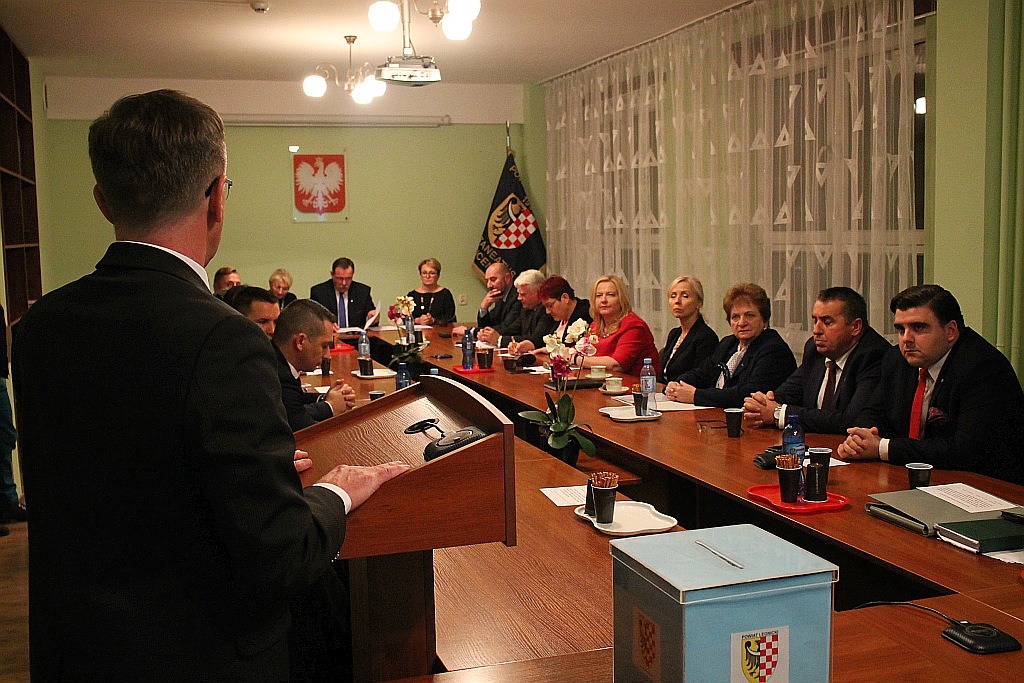 Radni wybrali władze i radę powiatu legnickiego