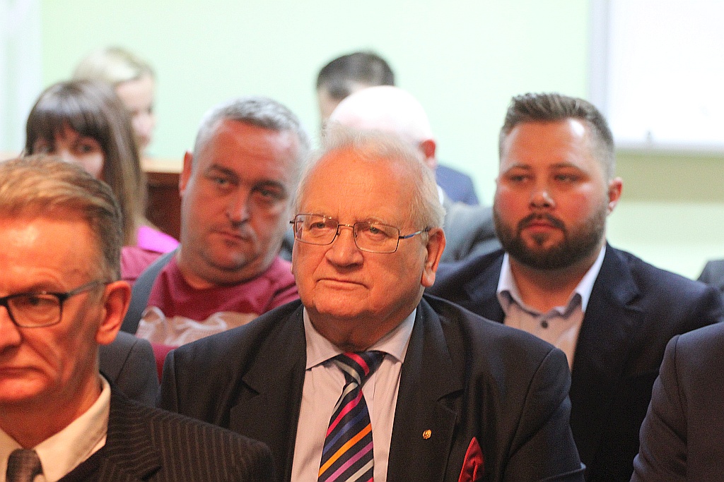 Radni wybrali władze i radę powiatu legnickiego