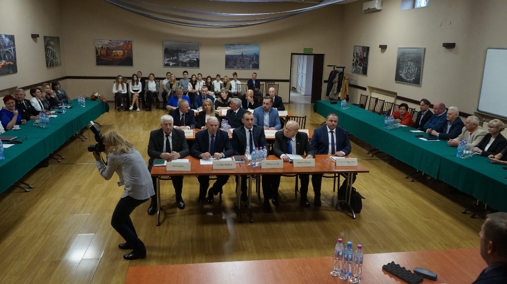 Sesja rady gminy Kunice. Zaprzysiężenie i wybór prezydium