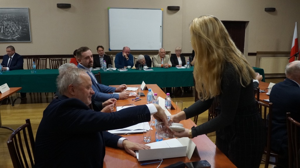 Sesja rady gminy Kunice. Zaprzysiężenie i wybór prezydium