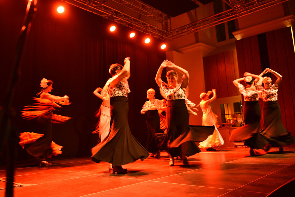 Gitara, falbany, wachlarze i kobiety, czyli ogniste flamenco