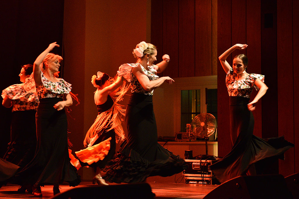 Gitara, falbany, wachlarze i kobiety, czyli ogniste flamenco