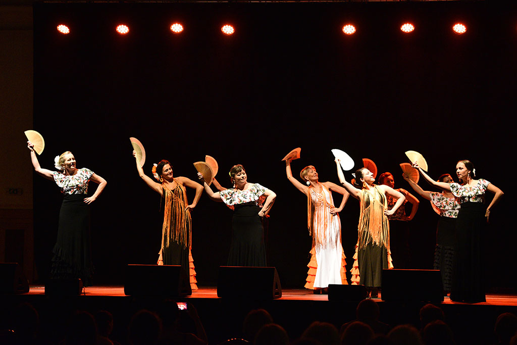 Gitara, falbany, wachlarze i kobiety, czyli ogniste flamenco