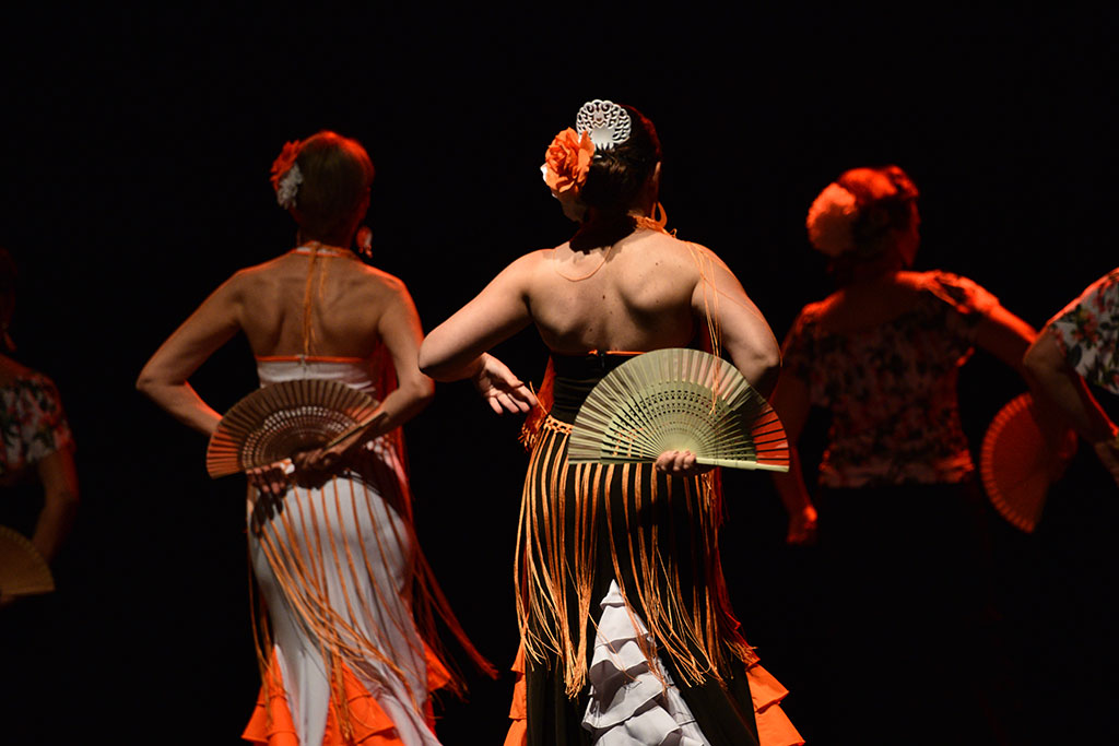 Gitara, falbany, wachlarze i kobiety, czyli ogniste flamenco