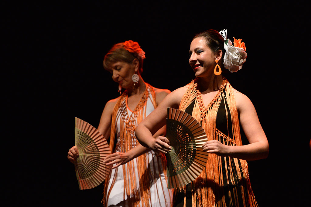 Gitara, falbany, wachlarze i kobiety, czyli ogniste flamenco