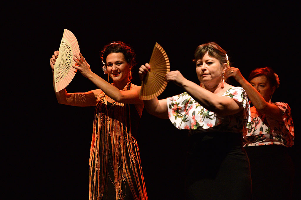 Gitara, falbany, wachlarze i kobiety, czyli ogniste flamenco
