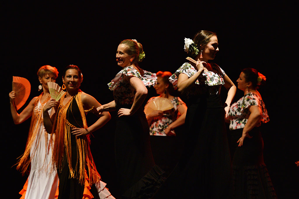 Gitara, falbany, wachlarze i kobiety, czyli ogniste flamenco