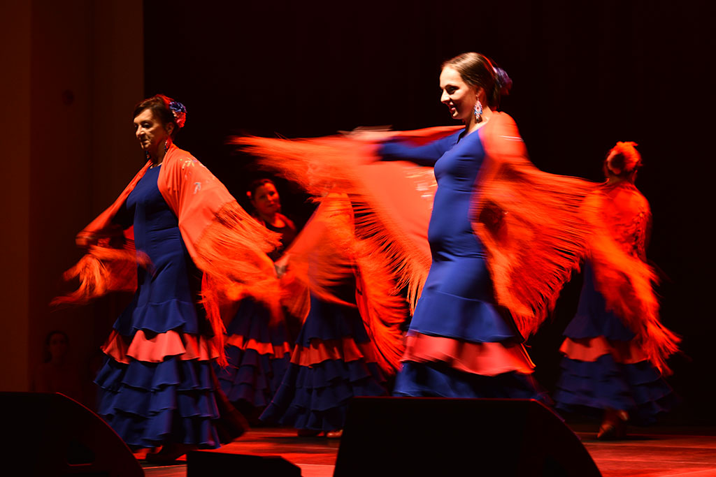 Gitara, falbany, wachlarze i kobiety, czyli ogniste flamenco
