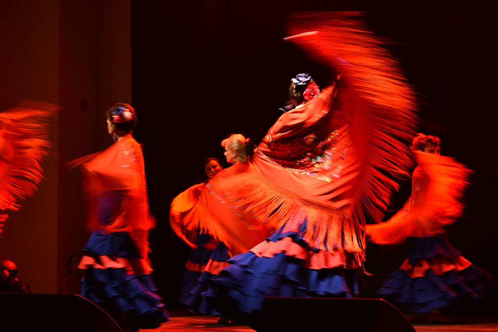 Gitara, falbany, wachlarze i kobiety, czyli ogniste flamenco
