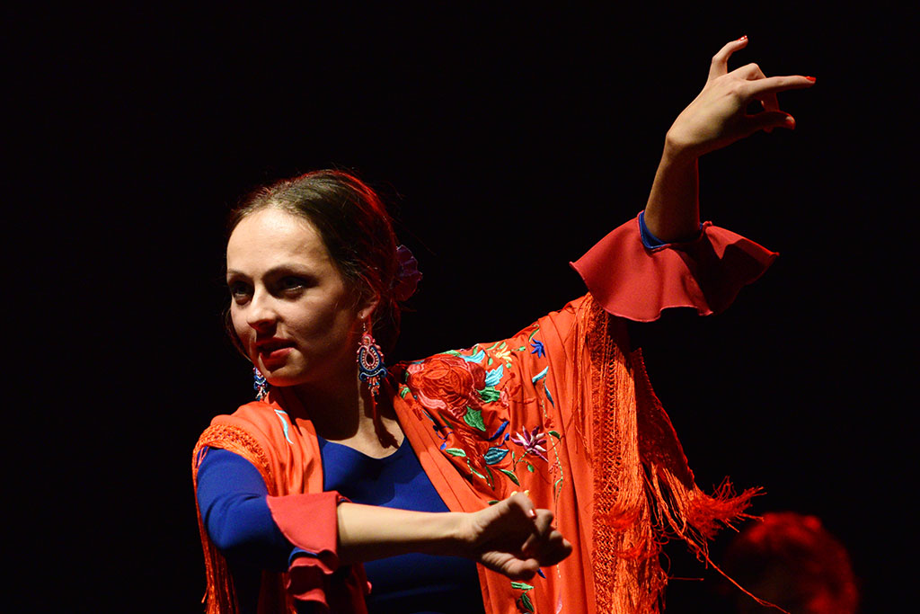 Gitara, falbany, wachlarze i kobiety, czyli ogniste flamenco