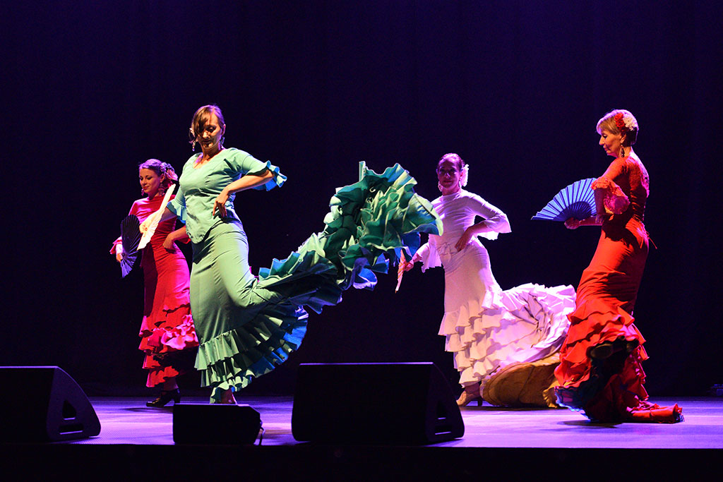 Gitara, falbany, wachlarze i kobiety, czyli ogniste flamenco