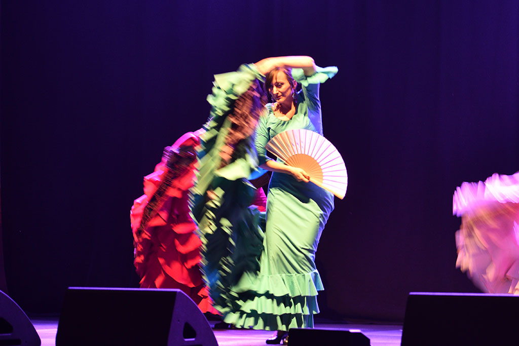Gitara, falbany, wachlarze i kobiety, czyli ogniste flamenco